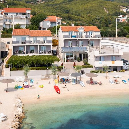 Seaside Luxury Suites Подстрана Экстерьер фото