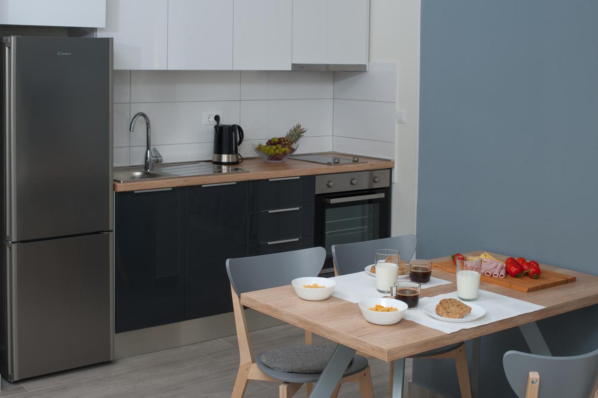 Seaside Luxury Suites Подстрана Номер фото