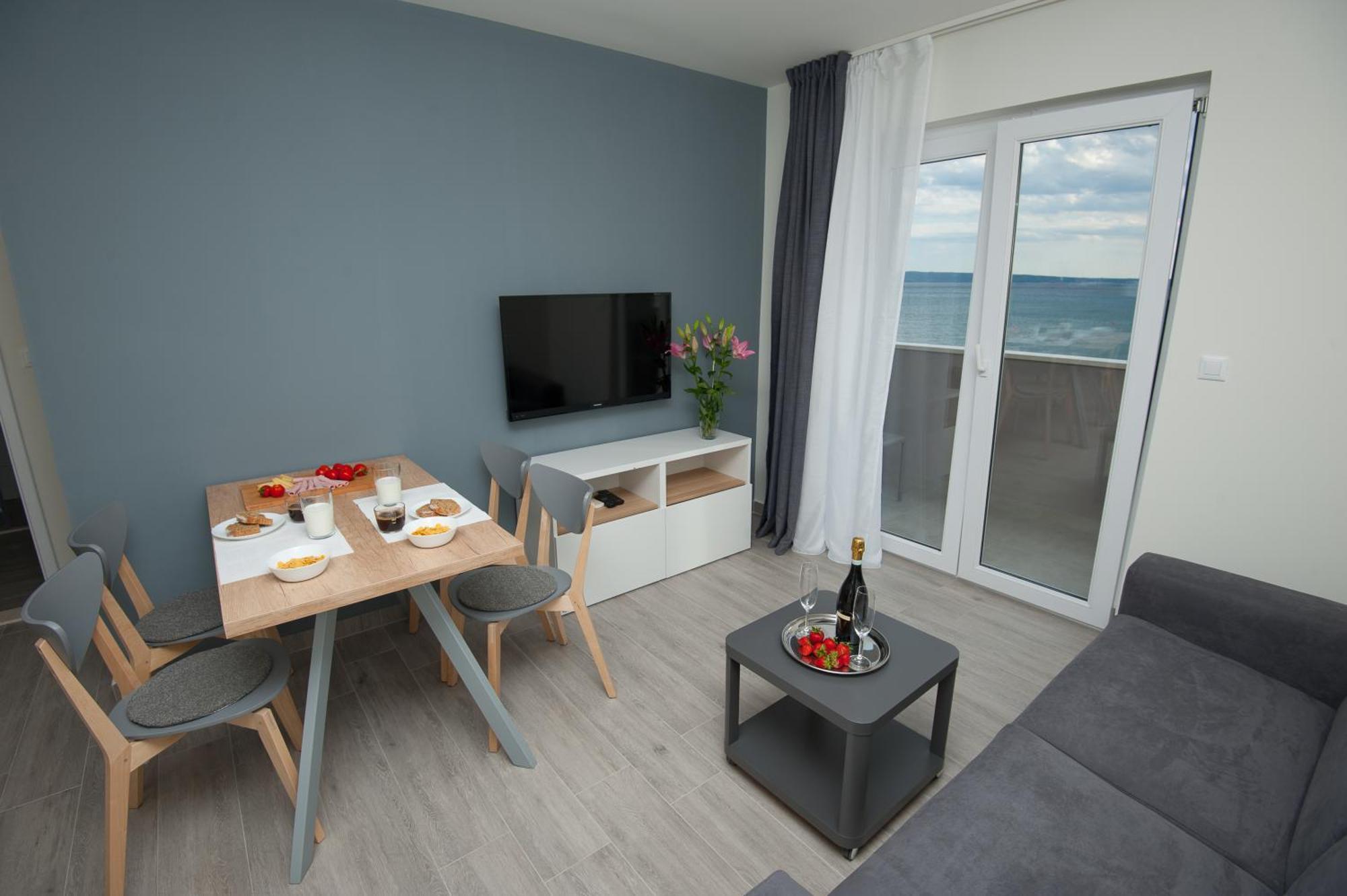 Seaside Luxury Suites Подстрана Номер фото