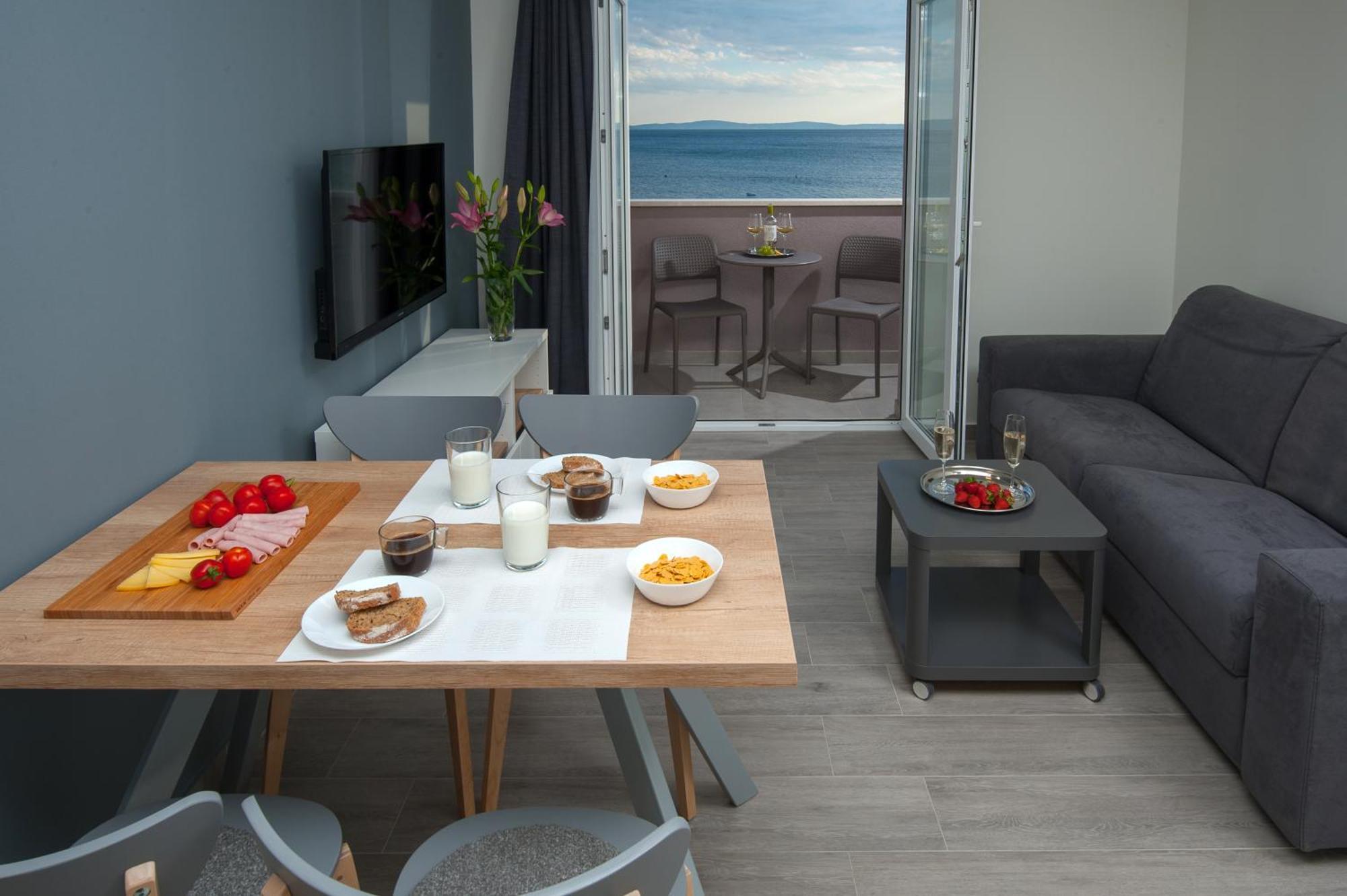 Seaside Luxury Suites Подстрана Номер фото
