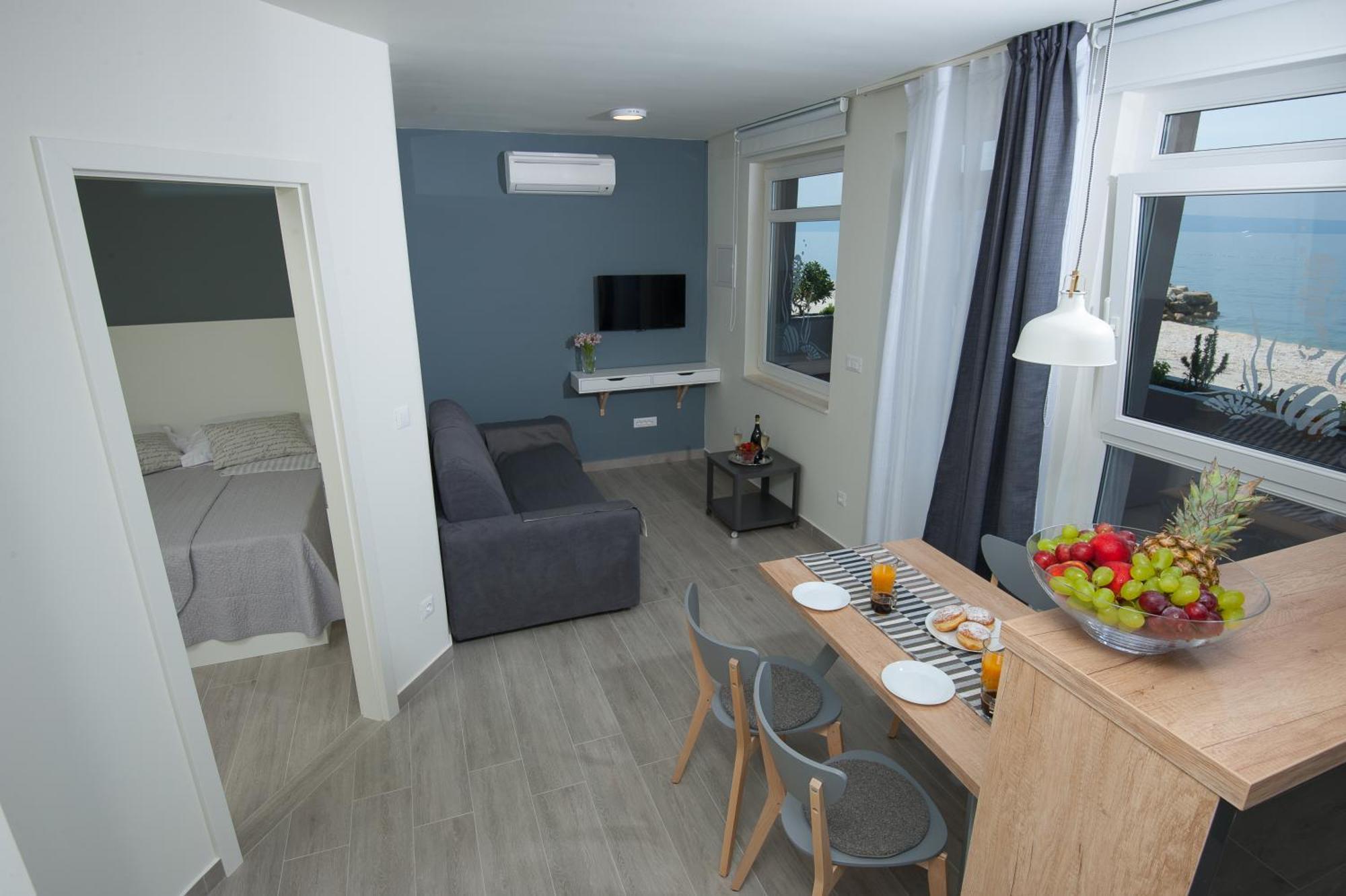 Seaside Luxury Suites Подстрана Номер фото