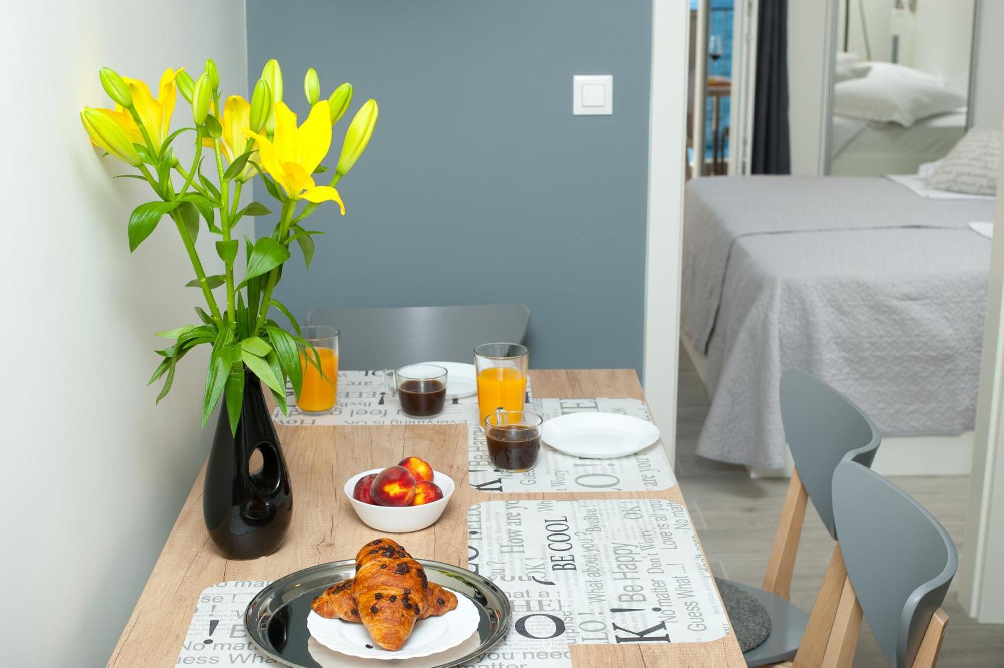 Seaside Luxury Suites Подстрана Номер фото