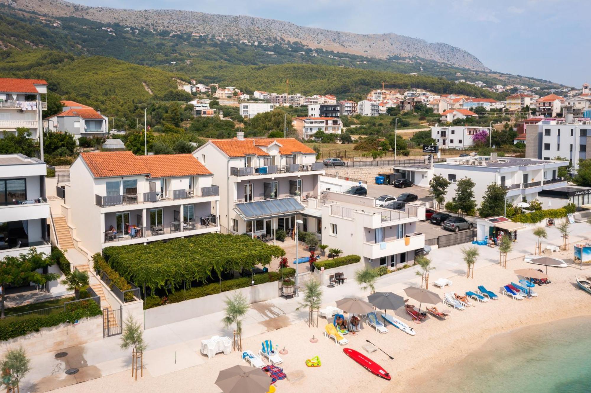 Seaside Luxury Suites Подстрана Экстерьер фото