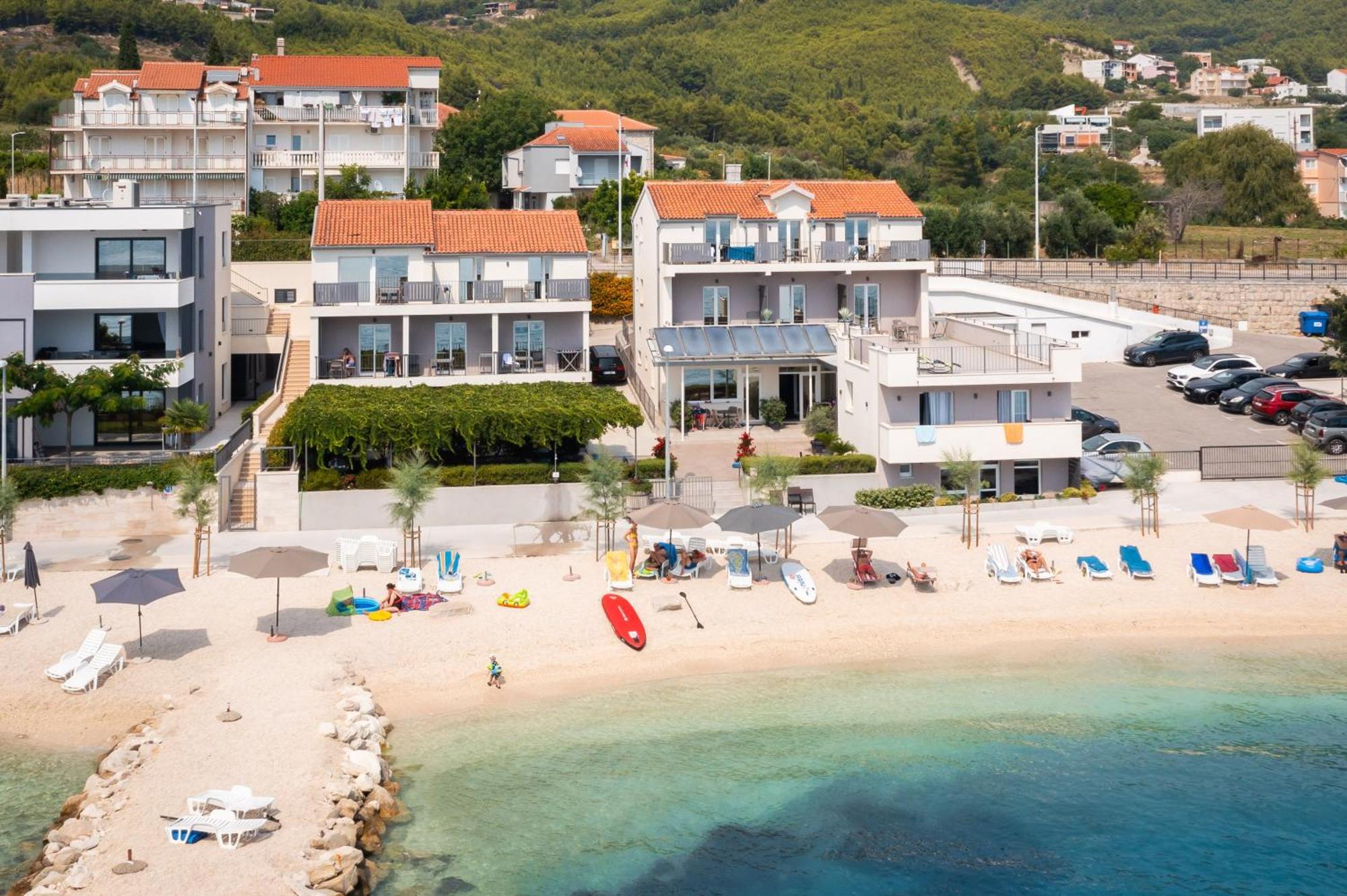Seaside Luxury Suites Подстрана Экстерьер фото