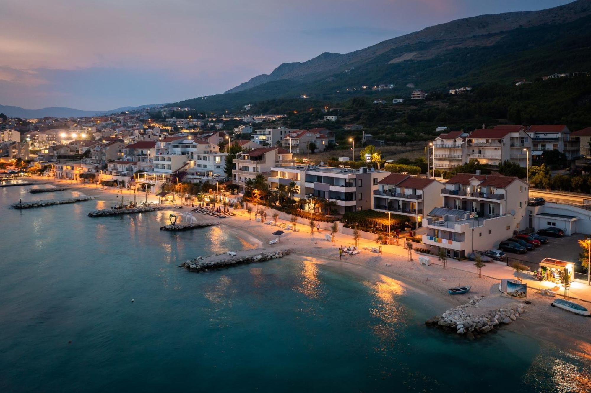 Seaside Luxury Suites Подстрана Экстерьер фото