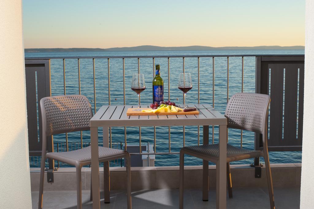 Seaside Luxury Suites Подстрана Экстерьер фото