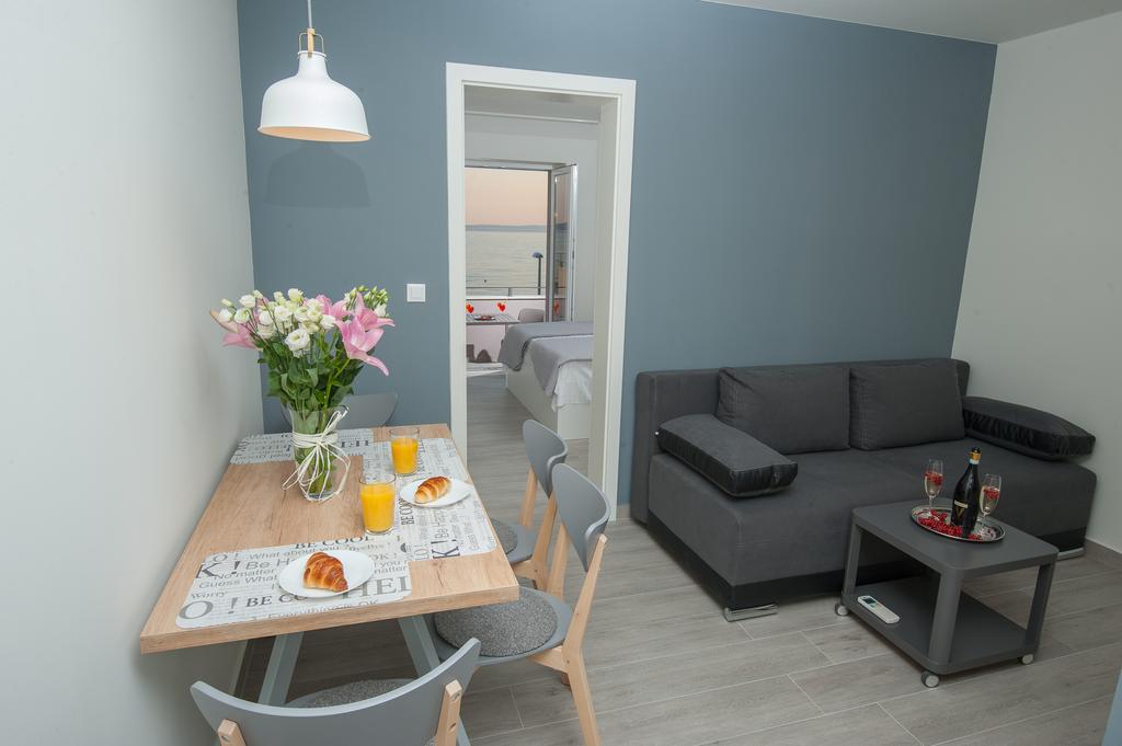Seaside Luxury Suites Подстрана Экстерьер фото