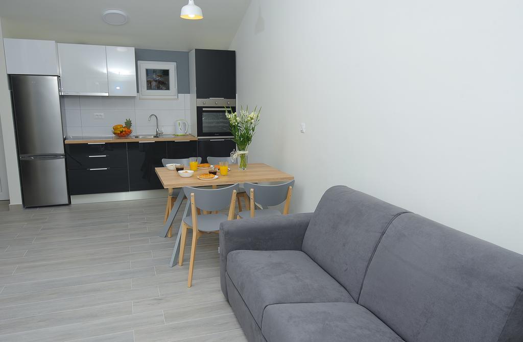 Seaside Luxury Suites Подстрана Экстерьер фото