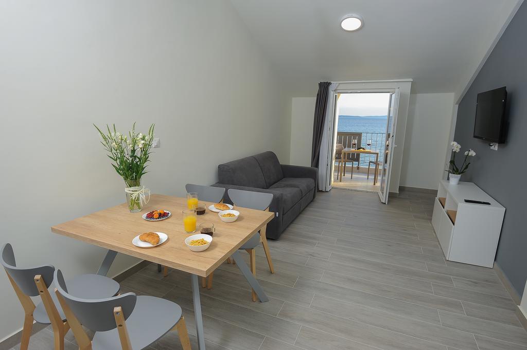 Seaside Luxury Suites Подстрана Экстерьер фото