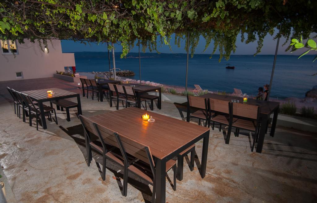Seaside Luxury Suites Подстрана Экстерьер фото
