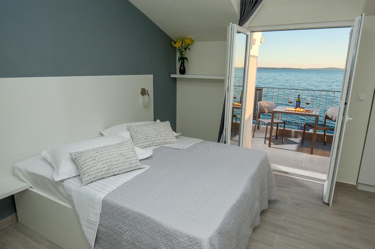 Seaside Luxury Suites Подстрана Номер фото