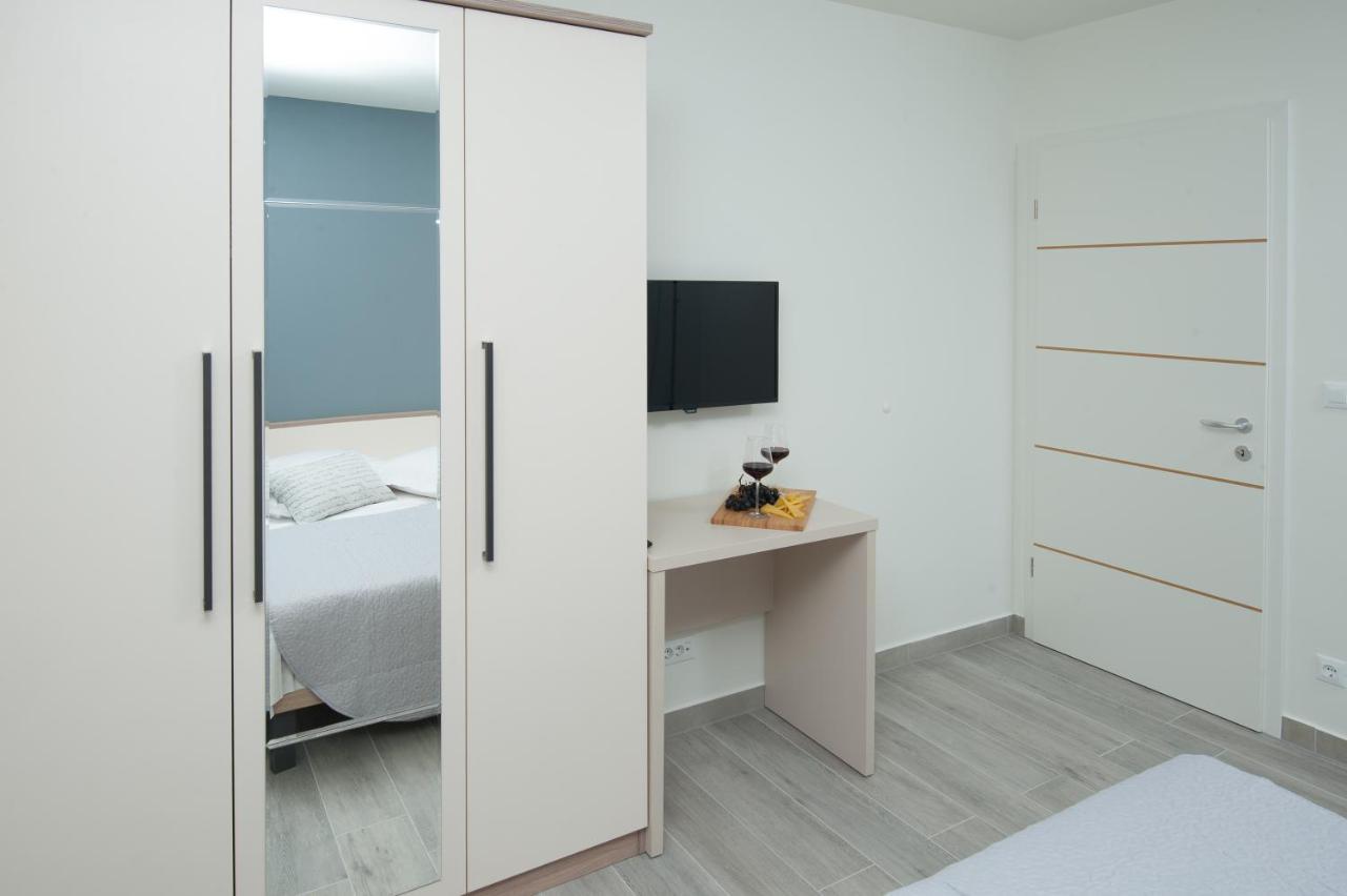 Seaside Luxury Suites Подстрана Номер фото